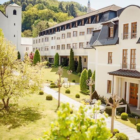 Kloster St. Josef Ноймаркт  Экстерьер фото