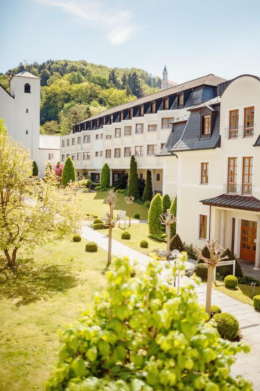 Kloster St. Josef Ноймаркт  Экстерьер фото