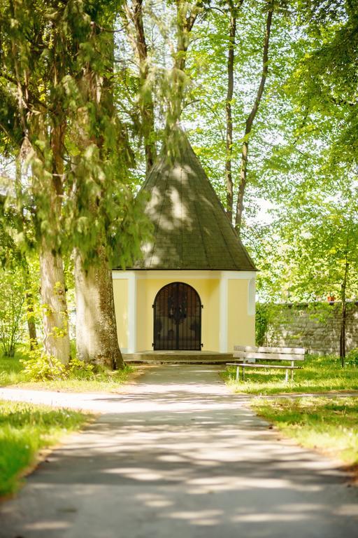 Kloster St. Josef Ноймаркт  Экстерьер фото